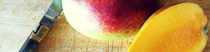Mango Muffin Recipe | kipkitchen.com #muffin #mango #dessert