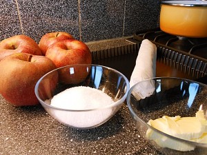 Apple Pie Ingredients kipkitchen.com #ApplePie #recipe #desserts