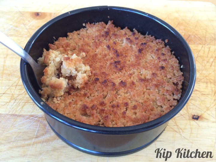 apple-crumble-ready-to-eat kipkitchen.com #AppleCrumble #dessert #recipe