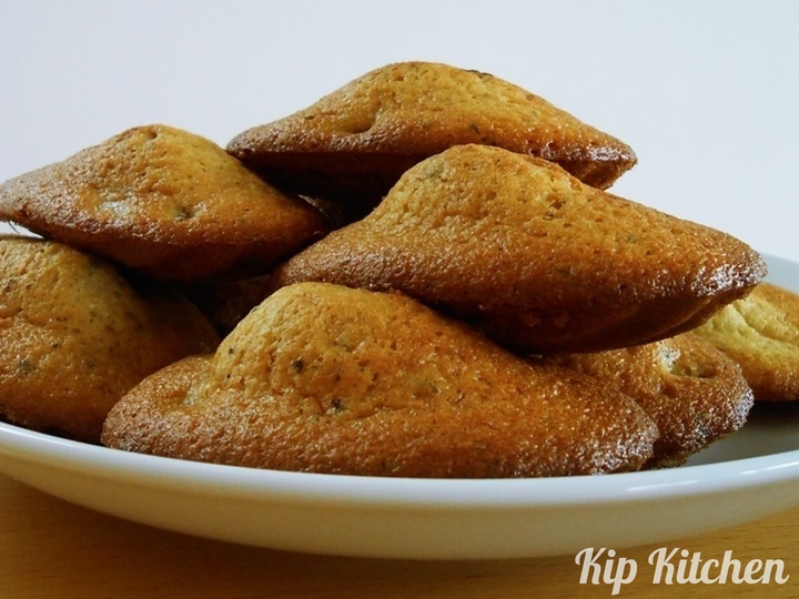 Madeleine Cookie Recipe | kipkitchen.com #recipe #food #chocolate #paris