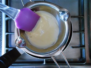 Easy Muffin Recipe with Mango-Stir white chocolate | kipkitchen.com #muffin #mango #recipe